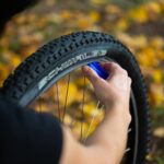Як заклеїти велосипедну камеру